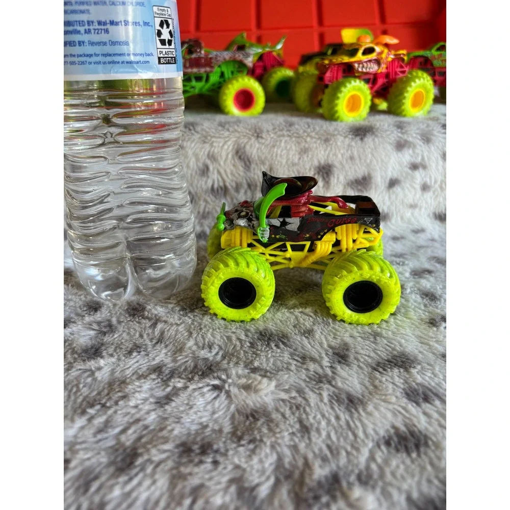 Monster Jam Pirate's Curse Monster Truck 1:64 Scale Neon Yellow Lime Green Tires
